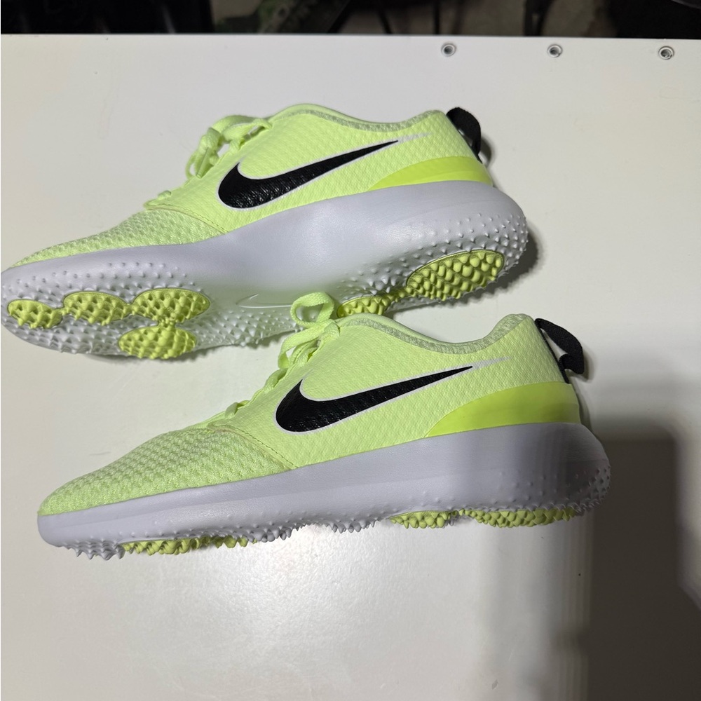 Nike Kids Neon Green Athletic Shoes 7 men’s